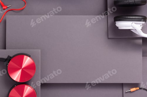 Preview: wireless earphones or headphones