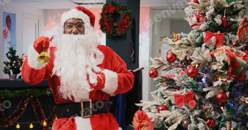 Preview: Santa Claus in xmas adorn fashion store