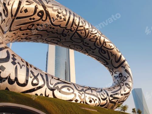 Preview: tourist trip to futuristic dubai