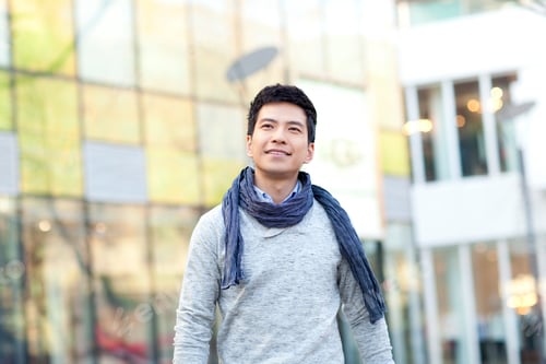 Preview: Portrait of fashionable young man in city