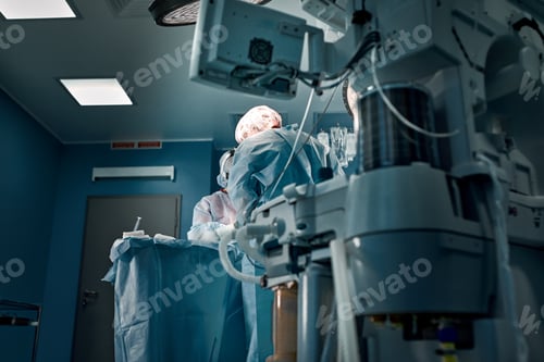 Preview: A team of surgeons is fighting for life, for a real operation, for real emotions. The intensive care