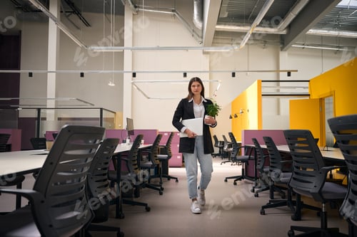 Preview: Young woman quits her job and leaves the office
