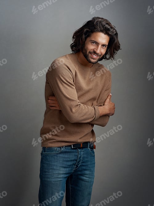 Preview: Accessorizing his outfit with a smile