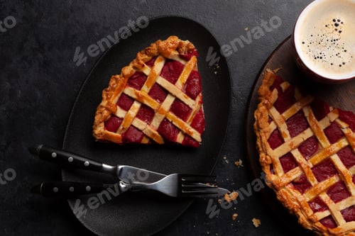 Preview: Sweet raspberry and strawberry jam cake