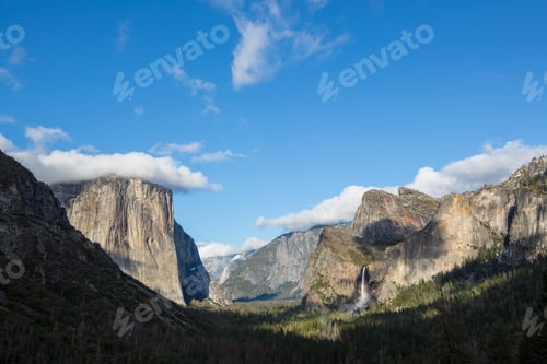 Preview: Rock in Yosemite Park