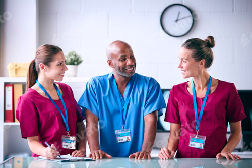 Preview: Portrait Of Male And Female Veterinary Team In Surgery