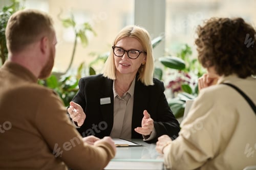 Preview: Portrait of female insurance broker consulting couple