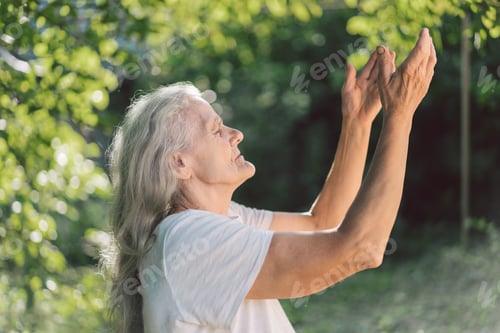 Preview: grandmother is praying