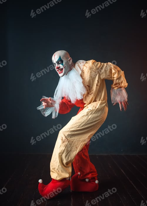 Preview: Mad bloody clown sneaks and shows the quiet sign