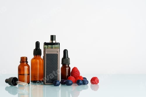 Preview: Vape smoking liquid with berry flavor close up