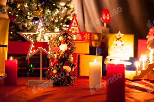 Preview: Christmas tree with garlands and decoration