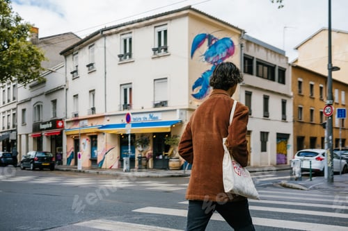 Preview: Man wearing a brown coat walking in the street
