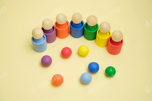 Preview: The balls are thrown by the kids into a glass of the appropriate color