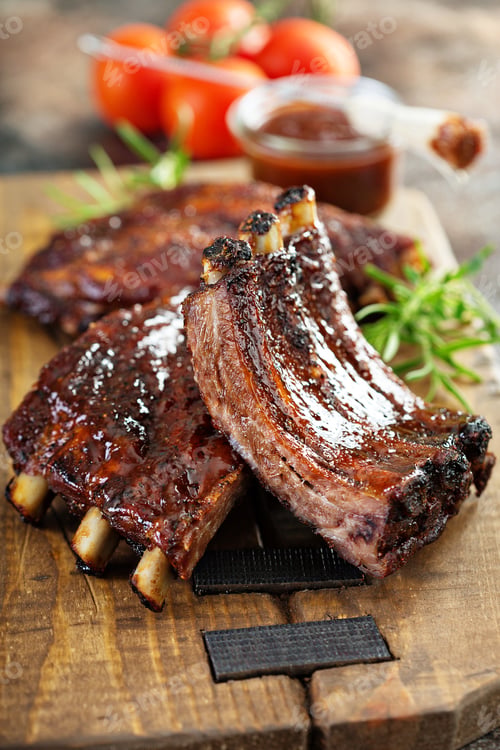 Preview: Grilled and smoked ribs with barbeque sauce
