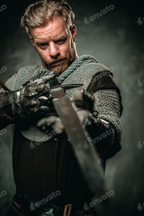 Preview: Medieval knight with sword and armour
