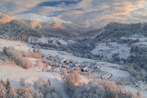 Preview: Beautiful sunrise in the winter landscape