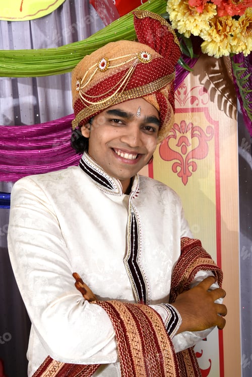 Preview: Indian groom wearing traditional clothe.