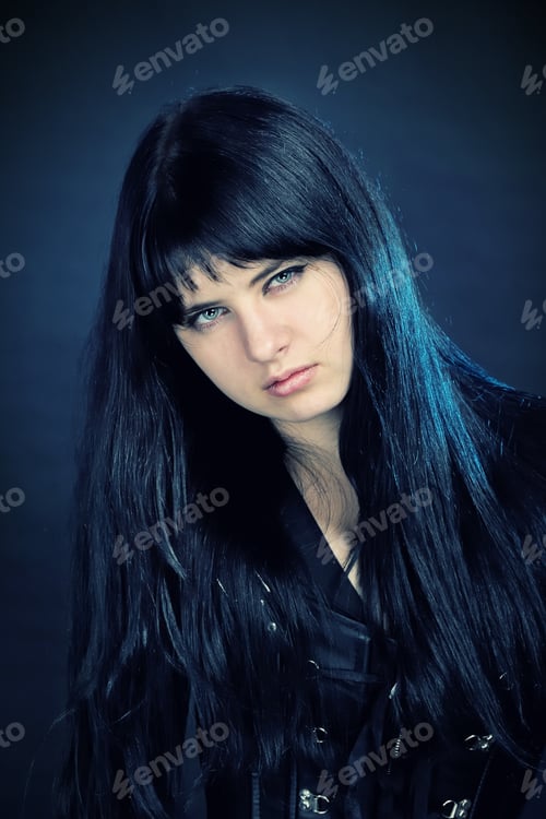 Visualização: Portrait Of Dark Woman