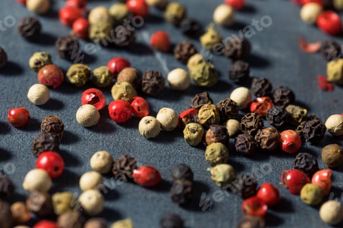 Preview: Raw Organic Dry Peppercorns