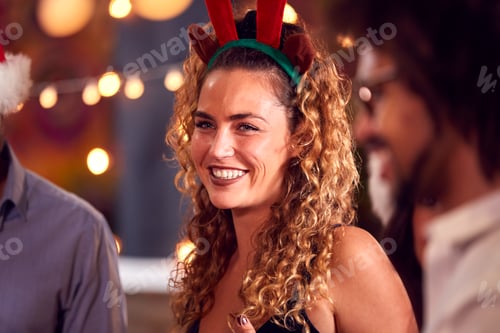 Preview: Multi-Cultural Group Of Friends Celebrating Dressing Up For Christmas Party In Bar