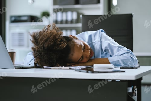Preview: Businesswoman overworked with fatigue.