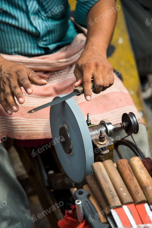 Preview: Sharpening knives
