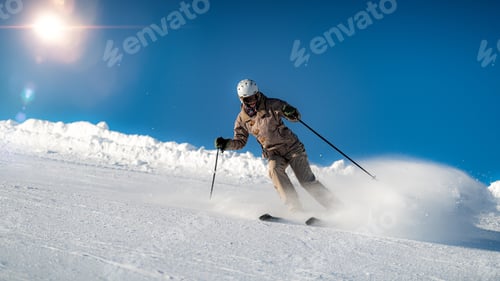 Preview: Woman skiing