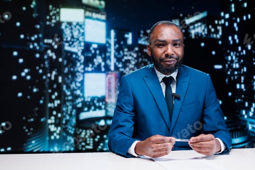 Preview: News presenter on live night show