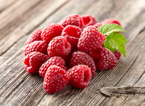 Preview: Fresh raspberry on a wooden background