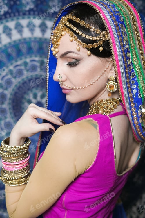 Preview: Portrait Of A Female Model In Ethnic Indian Costume With Jewellery And Traditional Makeup.