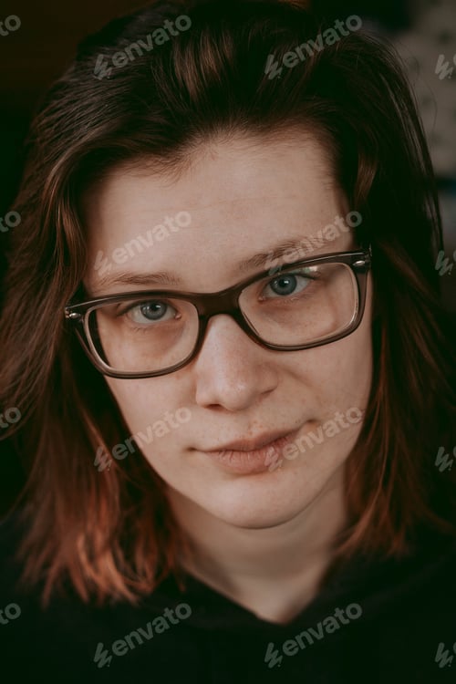 Preview: Close-Up Young Person in Glasses