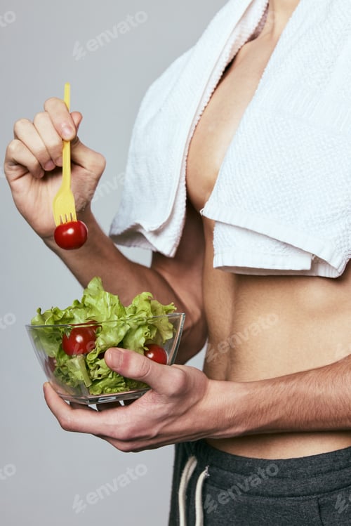 Preview: sporty man with a plate of salad in the hands of a baby on his shoulders healthy eating