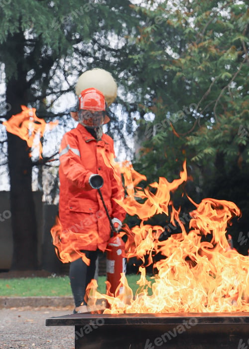 Preview: corporate safety - exercise during a firefighting course