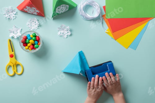 Preview: Advent calendar made of colored paper. Step-by-step instructions for making Christmas crafts.