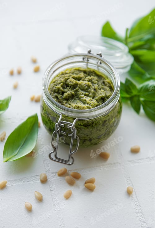 Preview: Green basil pesto
