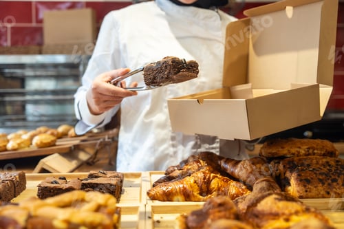 Preview: Baker packing chocolate brownie for takeaway order