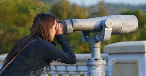 Preview: Tourist look at the binocular