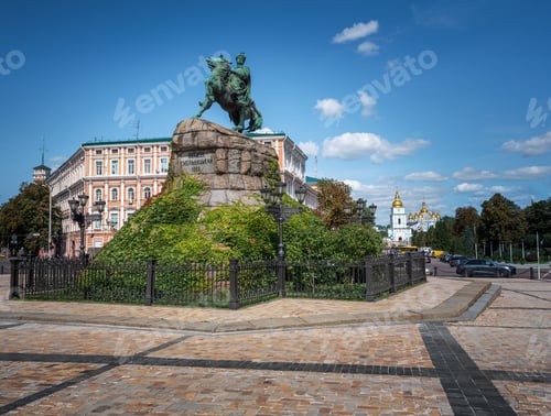Preview: Bohdan Khmelnytsky Monument at Sofievskaya Square - Kiev, Ukraine