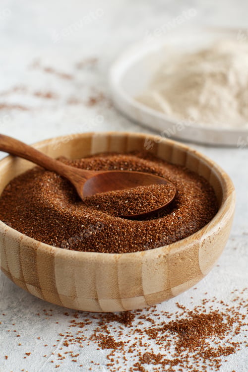 Preview: Raw teff grain in a bowl and teff flour close up