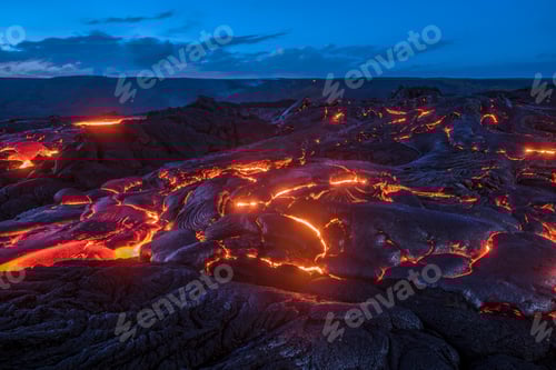 Preview: Flowing lava in Hawaii