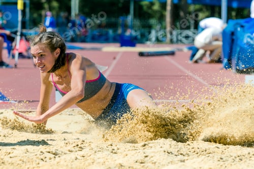 Preview: Long jump girl with spray sand