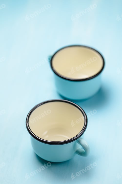 Preview: Blue colored empty enamel mugs.