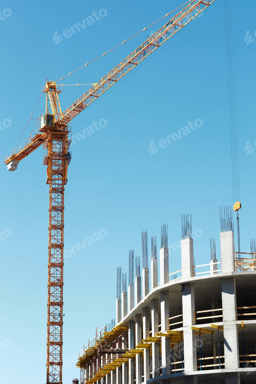 Preview: Construction crane builds a tall building