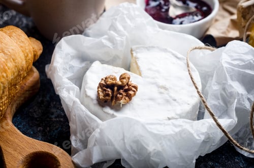 Preview: Camembert cheese, brie, grapes, nuts and crackers
