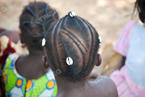Preview: African braids with traditional cauri shell - hairdo cornrow