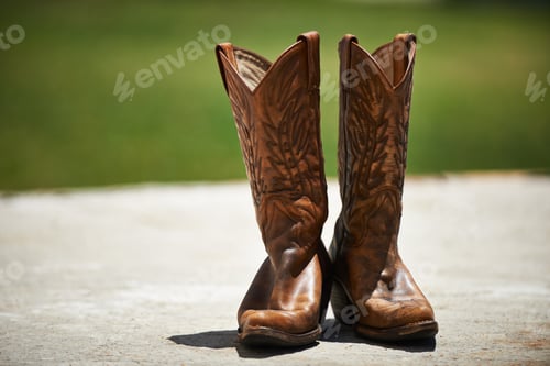 Preview: Waiting for a rider