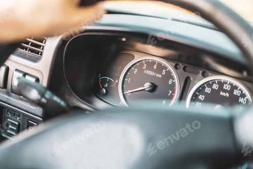 Preview: process of adjusting car for comfort drive and turn on turning light b