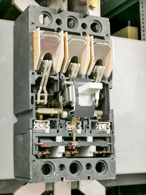 Preview: Molded case circuit breaker without front cover.