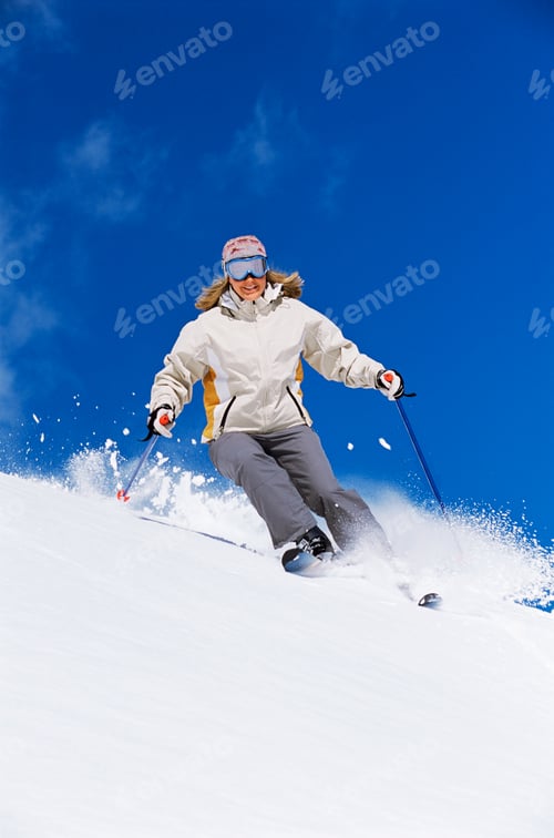 Preview: Young woman skiing