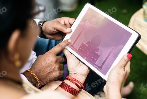 Vista previa: Familia india interesada en un seguro de vida